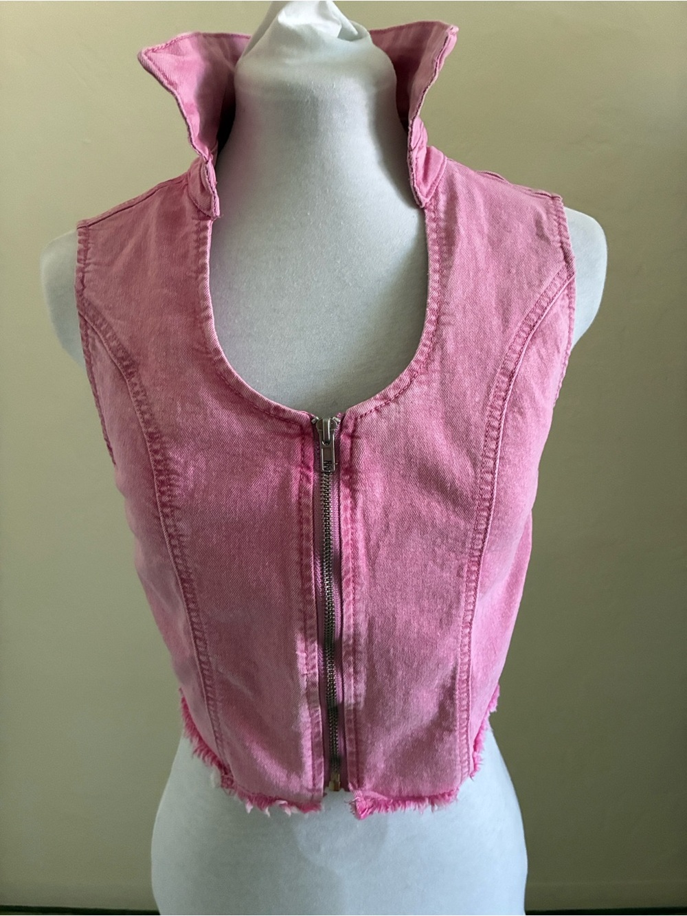 American Bazi Pink Sleeveless Zip-Front Denim Crop Top
